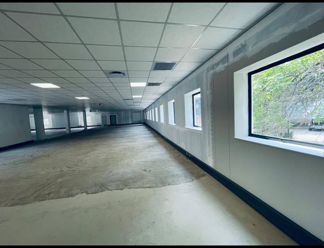 1,200M² OFFICE TO LET IN VORNA VALLEY